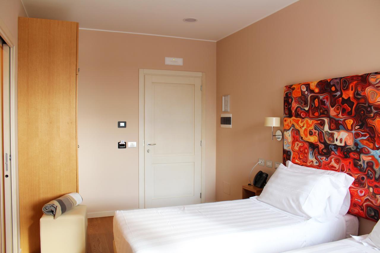 Dolcedorme Garni Hotel Parma Exterior photo
